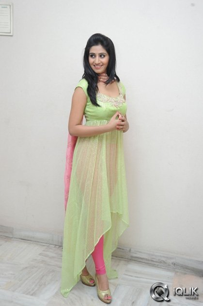 Shamili-at-Close-Friends-Movie-Teaser-Launch